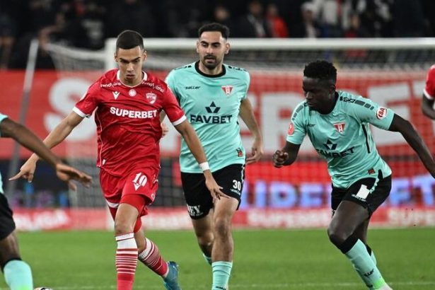 live text uta arad dinamo ultimul meci din sezonul regulat din superliga de la 2000 doi jucatori out de la uta 67cef17c0b531