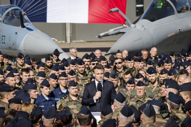 macron anunta modernizarea unei baze aeriene pentru arme nucleare aproape de granita cu germania 67da73c2826cc