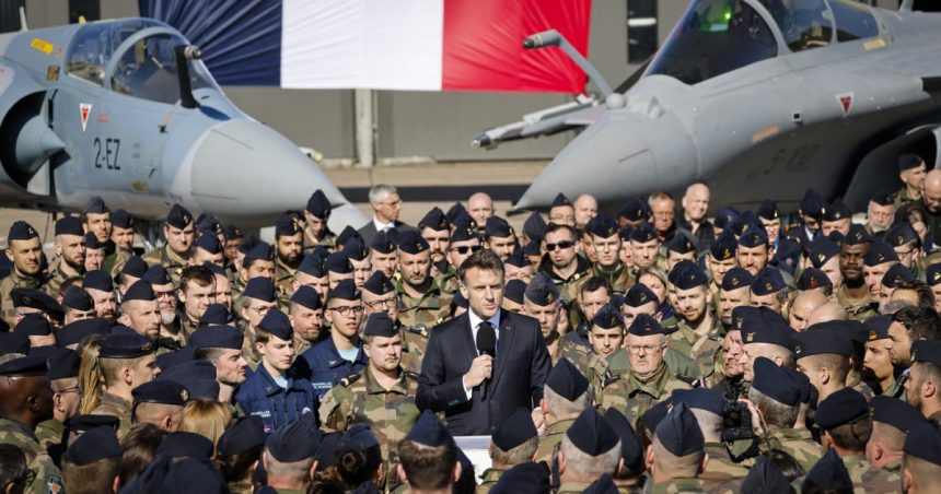 Macron anunță modernizarea unei baze aeriene pentru arme nucleare aproape de granița cu Germania. 1 macron anunta modernizarea unei baze aeriene pentru arme nucleare aproape de granita cu germania 67da73c2826cc