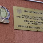 mai multi lucratori vamali au fost trimisi in judecata de procurorii dna 67c6d72dc74d5