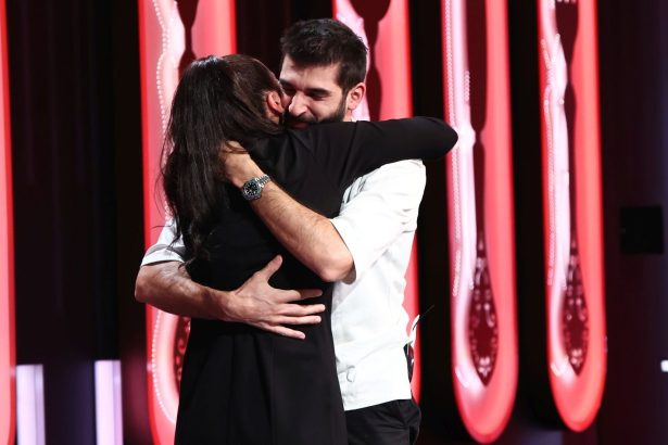 mama lui richard abou zaki vine la chefi la cutite surpriza emotionanta pentru jurat 67d991bd8622b