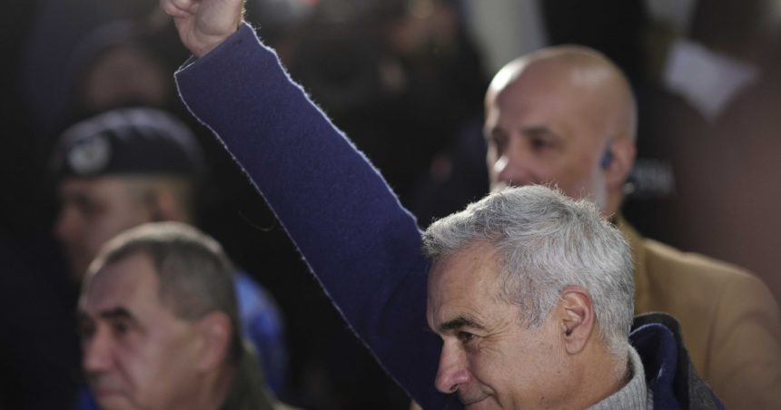 mesaje similare transmise de calin georgescu si generalul vizat de dosarul de tradare este inutil sa ne sustinem doar pe facebook 67c9cefe4d649