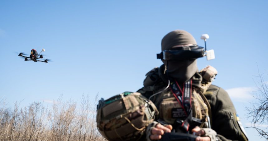 Militarii ucraineni îl sfidează pe Putin: „Azi, cel mai avansat tanc din lume nu rezistă în fața unui pilot de drone, chiar și în stare de ebrietate” 1 militarii ucraineni il sfideaza pe putin azi cel mai avansat tanc din lume nu rezista in fata unui pilot de drone chiar si mahmur 67e5311250267