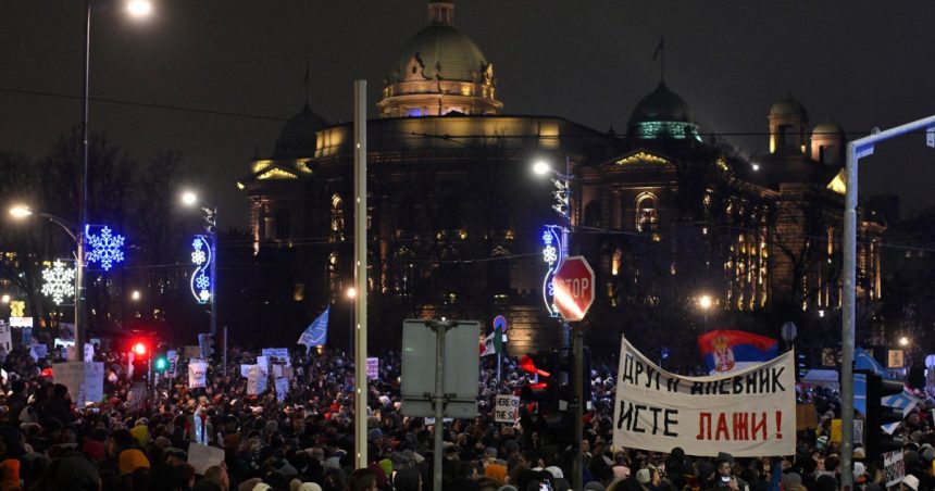 Miting antiguvernamental sâmbătă, la Belgrad. Mii de sârbi s-au adunat deja în capitală pentru un protest care provoacă guvernul. 1 miting antiguvernamental sambata la belgrad mii de sarbi au ajuns deja in capitala pentru un protest ce pune la incercare guvernul 67d4a132b4264