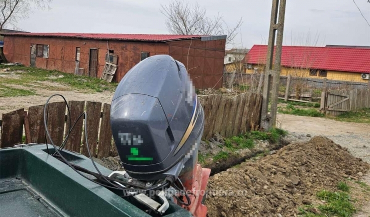 Motor de barcă căutat în Suedia, identificat de polițiștii de frontieră 1 motor de barca cautat in suedia depistat de catre politistii de frontiera 67d83d139a513