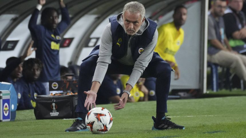 mourinho si a demolat jucatorii dupa infrangerea cu rangers din europa league o sa razi dar e un rezultat bun 67cac4d886625