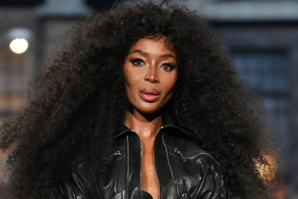 naomi campbell aparitie grandioasa la 54 de ani a atras toate privirile cu silueta ei impecabila la saptamana modei de la milano 67c2f001d9135