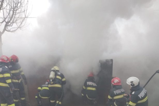 o casa din nuntasi a ars ca o torta o femeie a fost transportata la spital cu arsuri 67dbb8ac71a60