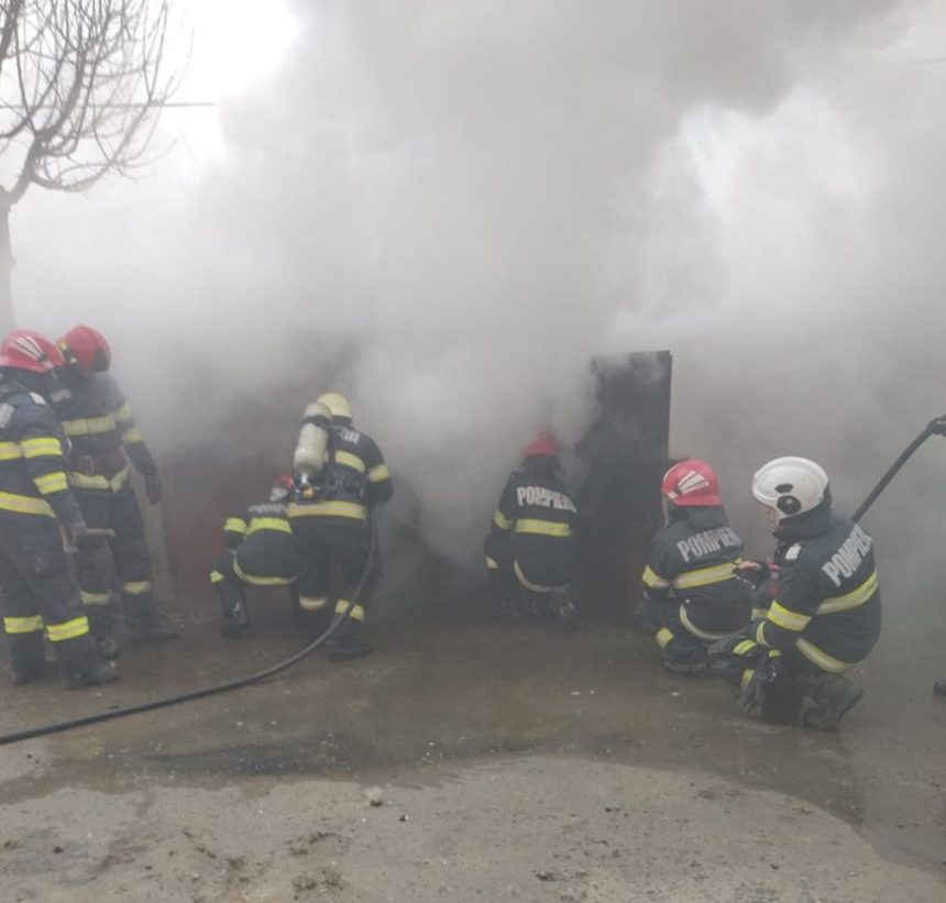 o casa din nuntasi a ars ca o torta o femeie a fost transportata la spital cu arsuri 67dbb8ac71a60