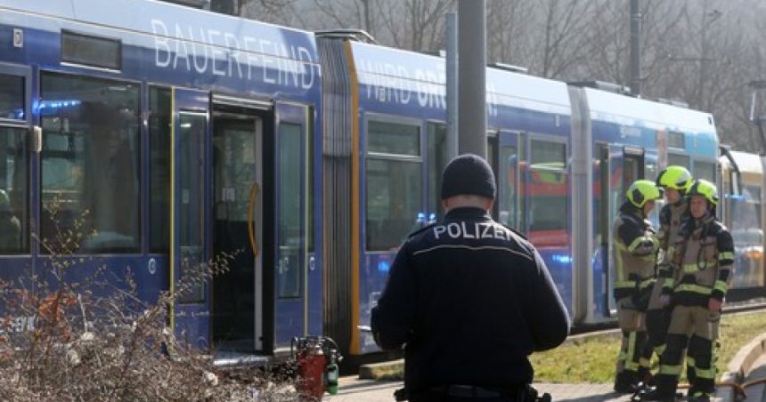 o femeie a fost incendiata intr un tramvai din germania atacatorul a fugit 67d71354569d1