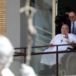 papa francis a aparut pentru prima data in public dupa cinci saptamani suveranul pontif a fost externat din spital 67dffcf26d6ef