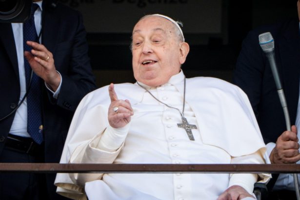 papa francisc recuperare surprinzatoare dupa dubla pneumonie medicul sau explica care este starea suveranului pontif 67e875c8967fa