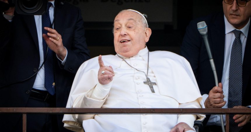 Papa Francisc, recuperare surprinzătoare după dubla pneumonie. Medicul său explică starea Suveranului Pontif 1 papa francisc recuperare surprinzatoare dupa dubla pneumonie medicul sau explica care este starea suveranului pontif 67e875c8967fa