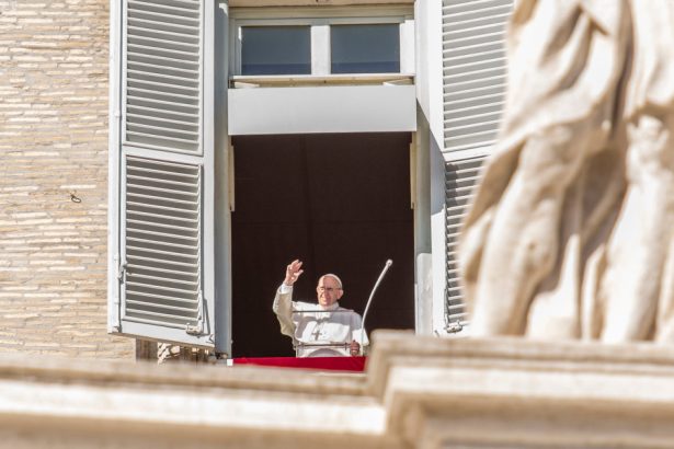 papa francisc va aparea in public pentru prima data dupa internare vaticanul duminica va oferi binecuvantarea de la fereastra 67deced4ad611