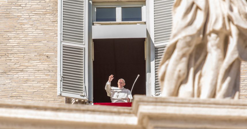 papa francisc va aparea in public pentru prima data dupa internare vaticanul duminica va oferi binecuvantarea de la fereastra 67deced4ad611