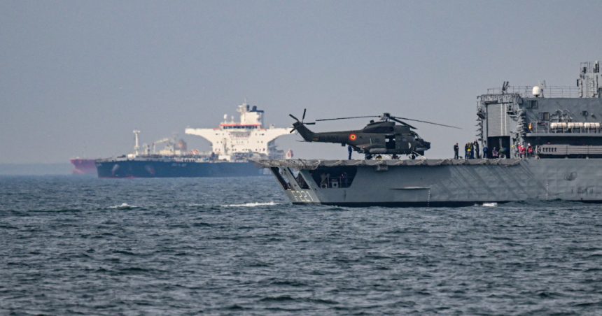 Peste 2.300 de militari români și NATO participă la manevre în Marea Neagră pentru restabilirea controlului liniilor de comunicații. 1 peste 2 300 de militari romani si nato participa la manevre in marea neagra scopul restabilirea controlului liniilor de comunicatii 67e29c1f79b27