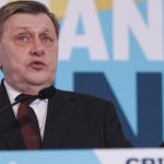 pnl a adunat aproape 700 000 de semnaturi pentru crin antonescu acestora li se vor adauga si cele stranse de psd si udmr 67cb19f95e64d