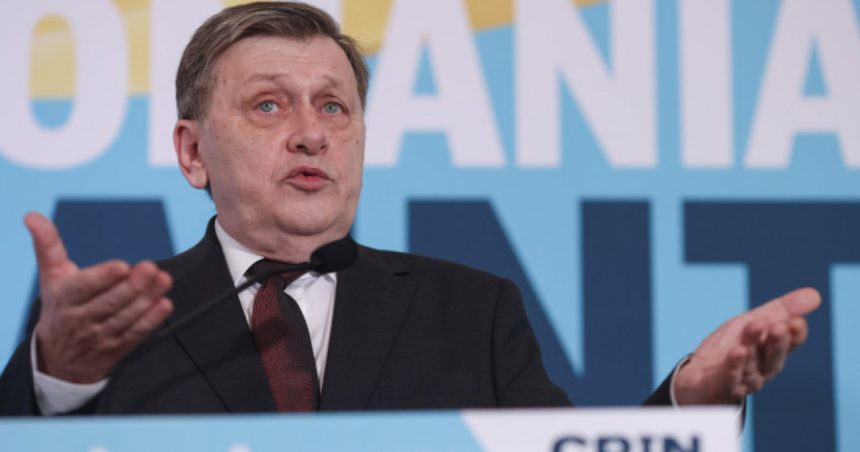 pnl a adunat aproape 700 000 de semnaturi pentru crin antonescu acestora li se vor adauga si cele stranse de psd si udmr 67cb19f95e64d
