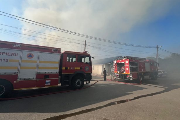 pompierii sunt in alerta o casa din localitatea siminoc a luat foc 67d53d616f343