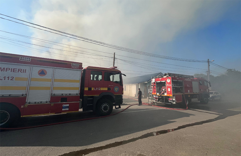 pompierii sunt in alerta o casa din localitatea siminoc a luat foc 67d53d616f343