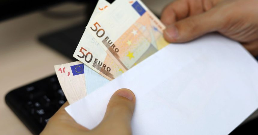 Precizări ANAF referitoare la transferul de bani între rude și sumele primite cu ocazia nunților și botezurilor 1 precizari anaf privind transferul de bani intre rude si banii primiti la nunti si botezuri 67d1cf4f6425f