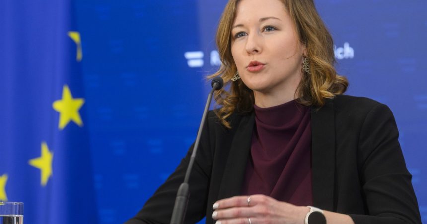 Austria va suspenda regruparea familială a refugiaților. Cum motivează Viena decizia 1 premiera in ue austria va suspenda regruparea familiala a refugiatilor cum motiveaza viena decizia 67e433d29574d