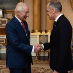 premierul canadei primit la palatul buckingham regele charles isi arata sprijinul in urma tensiunilor declansate de trump 67d8a3a75d522