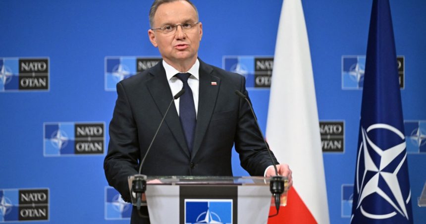 presedintele polonez cere sa fie inclusa in constitutie obligatia de a se aloca apararii un buget de minim 4 din pib 67cb15c4a1935
