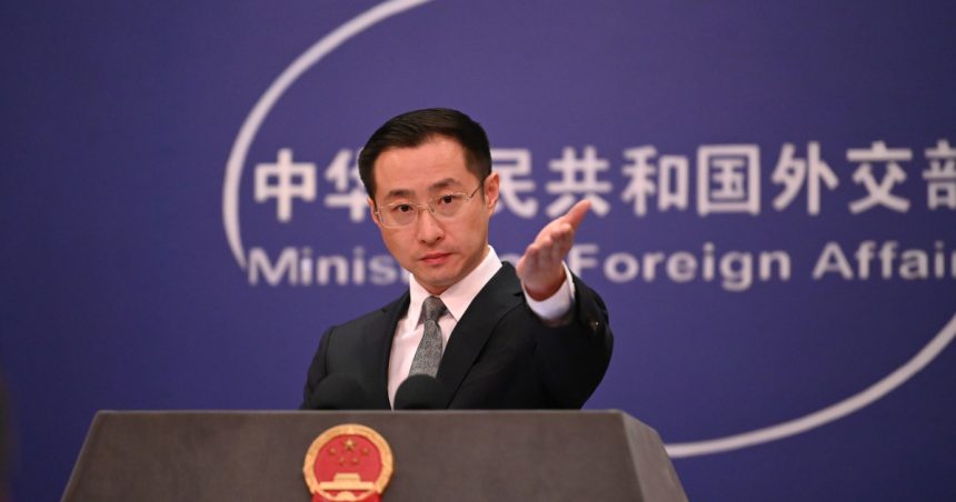 prima reactie a beijingului dupa scandalul de la casa alba china va continua sa joace un rol constructiv in cautarea unei solutii 67c577e30c3c0
