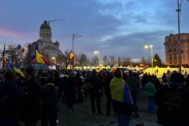 protest in fata ccr institutia care are ultimul cuvant privind candidatura lui calin georgescu 67cf26abe634c