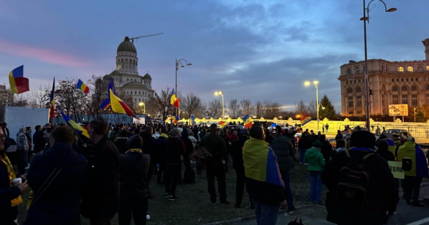 Protest în fața CCR, instituția care decide asupra candidaturii lui Călin Georgescu 1 protest in fata ccr institutia care are ultimul cuvant privind candidatura lui calin georgescu 67cf26abe634c
