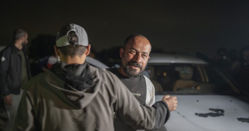regizorul palestinian laureat cu oscar a fost eliberat din inchisoare a fost incatusat toata noaptea si batut intr o baza militara 67e3a05a13bdd