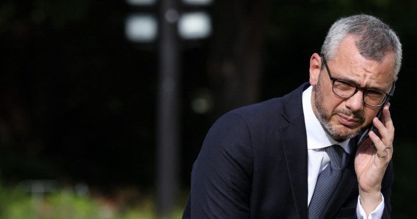 Șeful de cabinet al lui Macron se mută în sectorul bancar după plecarea din palatul Elysee 1 seful de cabinet al lui macron paraseste palatul elysee pentru un post in sistemul bancar 67e585769d659