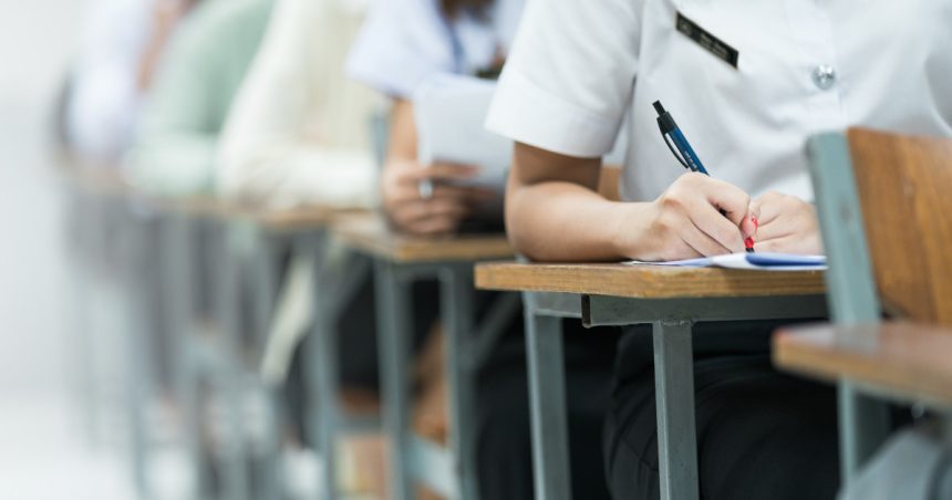 simulare bacalaureat 2025 ce subiecte au primit elevii la limba si literatura materna 67e55b55f2e25