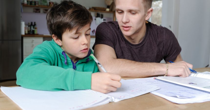 Studiu național: Cheltuielile părinților pentru meditații. Costurile pentru „educația gratuită” s-au triplat față de acum șapte ani 1 studiu national cat dau parintii pe meditatii costurile pentru educatia gratuita s au triplat fata de acum sapte ani 67d9423ed4ebb
