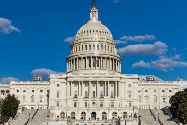 sua au evitat paralizia bugetara cu sprijinul unor senatori democrati bugetul provizoriu dorit de trump a fost adoptat 67d53f49b81eb