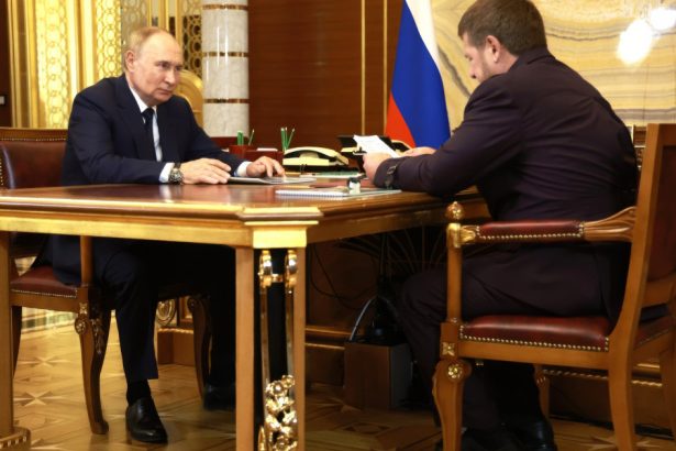 tensiuni intre putin si kadirov liderul cecen ar fi negociat in secret cu tari din orientul mijlociu fara stirea presedintelui rus 67e5a500afe6c