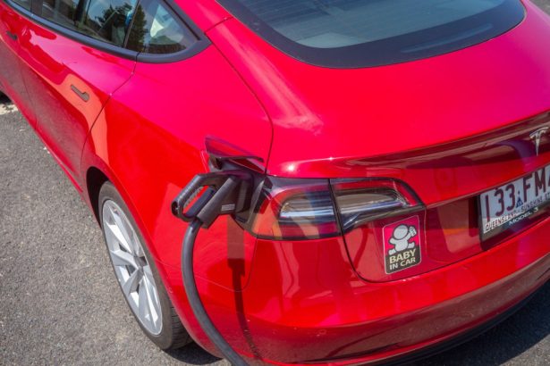 toronto exclude tesla din programul de subventii pentru masini electrice din cauza razboiului comercial cu sua 67d94cdb6f837