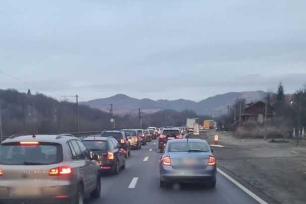trafic de cosmar la intoarcerea din vacanta sunt coloane de masini de 3 kilometri pe dn 1 politistii recomanda folosirea rutelor arternative 67c44e9e3a3b2