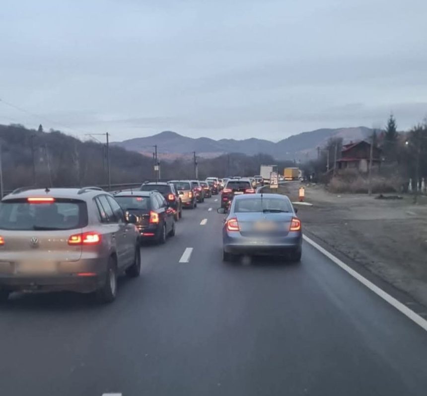 trafic de cosmar la intoarcerea din vacanta sunt coloane de masini de 3 kilometri pe dn 1 politistii recomanda folosirea rutelor arternative 67c44e9e3a3b2