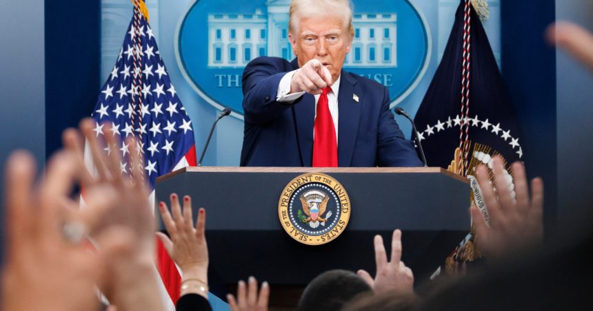Trump atacă presa tradițională americană: „Ar fi o onoare pentru mine să îi pun capăt”. Declarațiile sale despre redactorul-șef al The Atlantic 1 trump ataca presa traditionala americana ar fi o onoare pentru mine sa ii pun capat ce spune despre redactorul sef al the atlantic 67e3b1c76724c