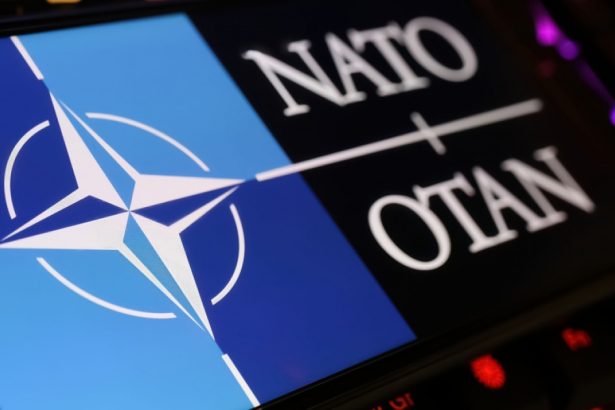 trump ia in calcul renuntarea la sefia militara a nato in europa rolul ar putea fi preluat de franta sau marea britanie 67c82583d498d