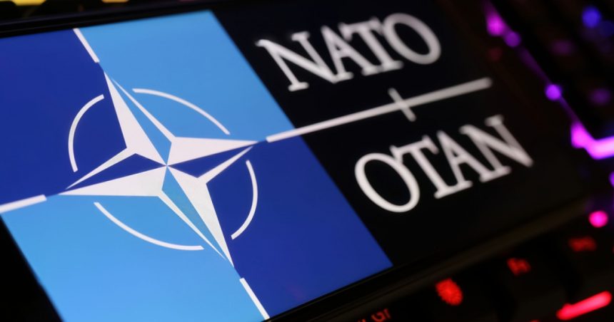 trump ia in calcul renuntarea la sefia militara a nato in europa rolul ar putea fi preluat de franta sau marea britanie 67c82583d498d