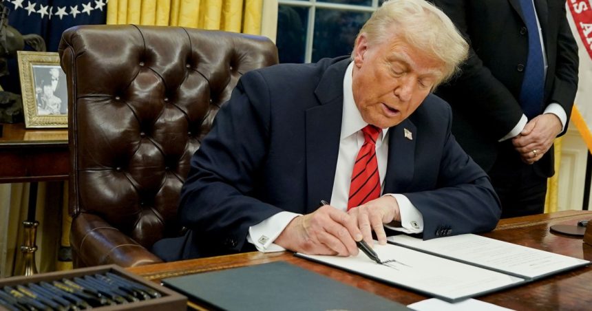 trump revoca statutul legal pentru peste jumatate de milion de imigranti din mai multe tari 67de61493a8ff