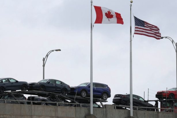 trump scuteste temporar producatorii auto din canada si mexic de tarifele de 25 dupa o discutie oarecum prietenoasa cu trudeau 67c9739334fa2