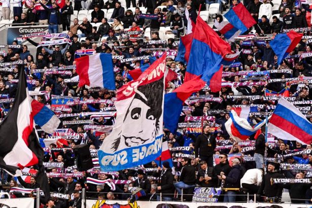 ultrasii lui lyon impartiti intre nord si sud la fel ca suporterii marilor cluburilor romanesti 67c848633ea3f