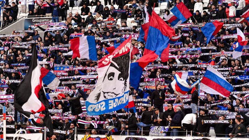 Ultrașii lui Lyon, divizați între Nord și Sud, asemănători cu suporterii marilor cluburi din România 1 ultrasii lui lyon impartiti intre nord si sud la fel ca suporterii marilor cluburilor romanesti 67c848633ea3f