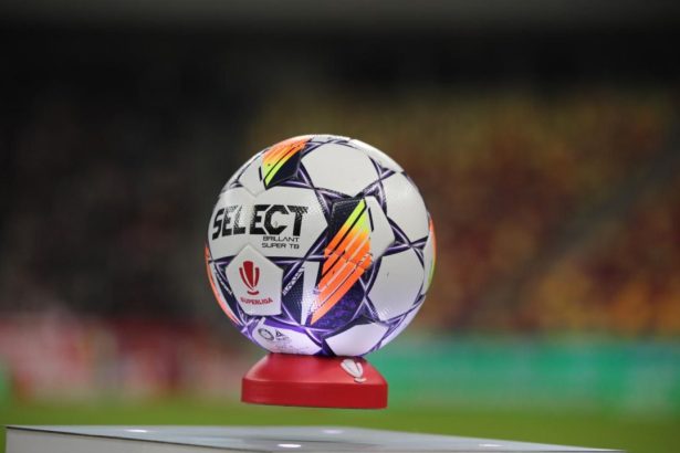 un antrenor din superliga poate fi demis inainte de finalul sezonului regulat 67c2f44aefb42