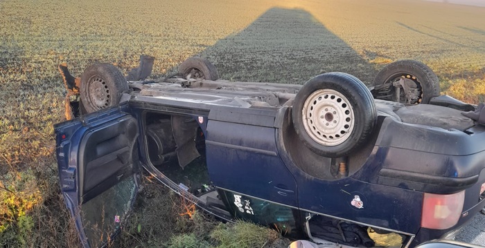 un autoturism s a rasturnat la iesirea din mihai viteazu spre tulcea elicopterul smurd s a deplasat la fata locului 67cffe573632e
