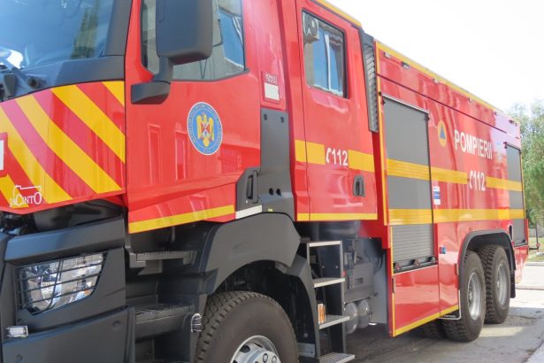 un autoturism s a scufundat in dunare pompierii au intervenit de urgenta la fata locului 67d8385a3c888